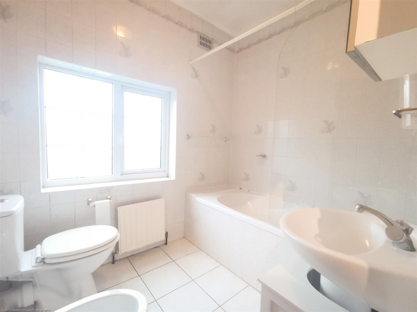 3 bed property in Ridgeview Road, Whetstone